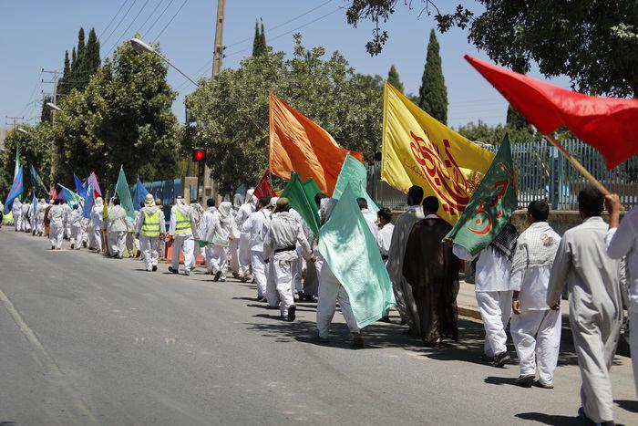 تشرف 13 کاروان پیاده مردمی به حرم حضرت شاهچراغ (ع) تشرف 13 کاروان پیاده مردمی به حرم حضرت شاهچراغ (ع)