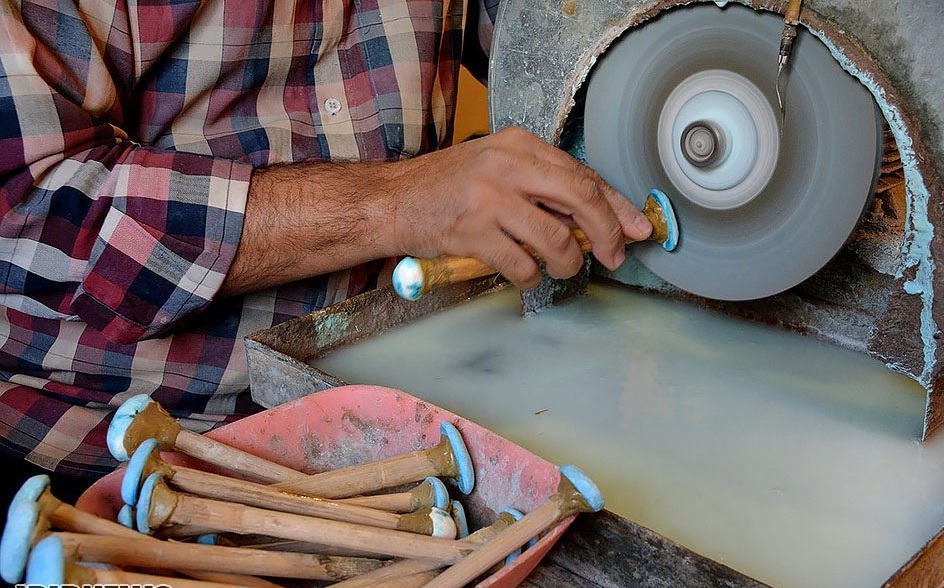 فعالیت 378 کارگاه فیروزه تراشی در نیشابور