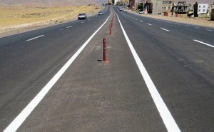 آغاز روکش آسفالت نوین در جنوب استان کرمان آغاز روکش آسفالت نوین در جنوب استان کرمان