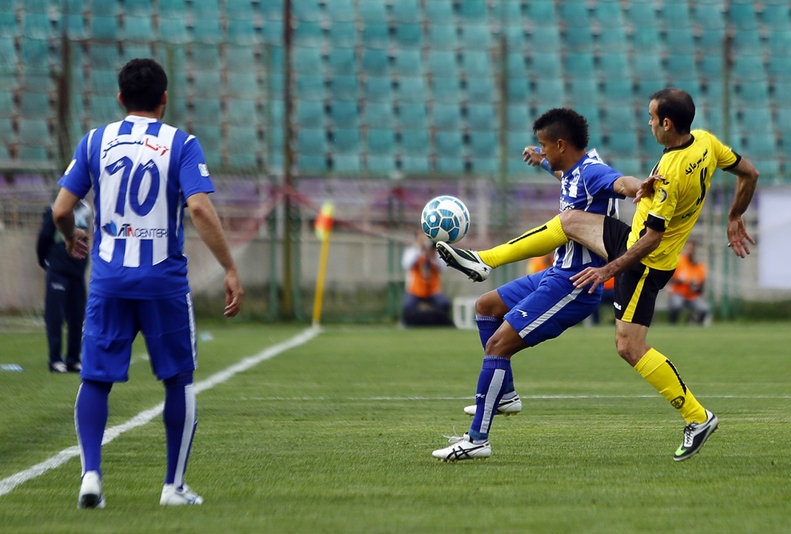 تغییر ساعت دیدار تیمهای فوتبال گسترش فولاد و سپاهان