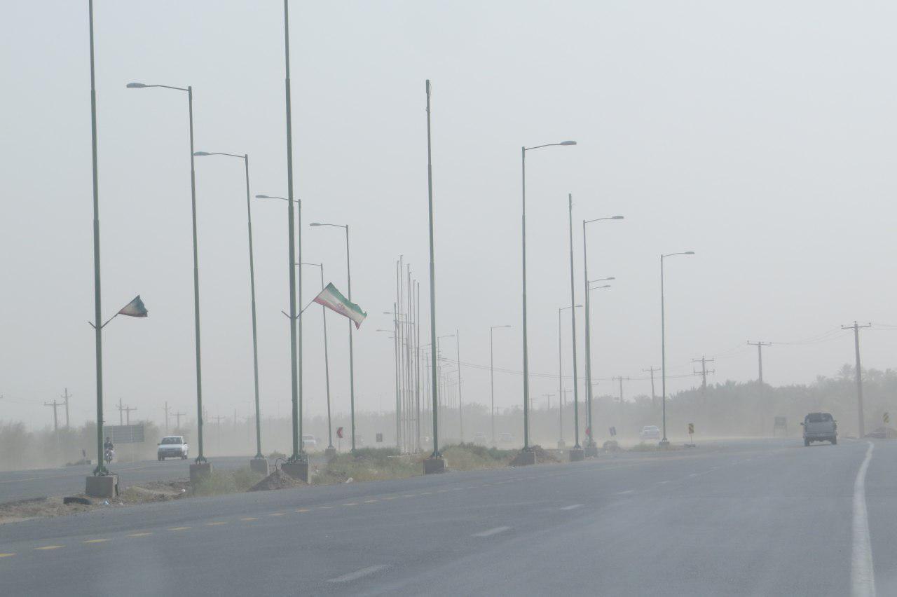 ریزگردها همچنان در ریگان