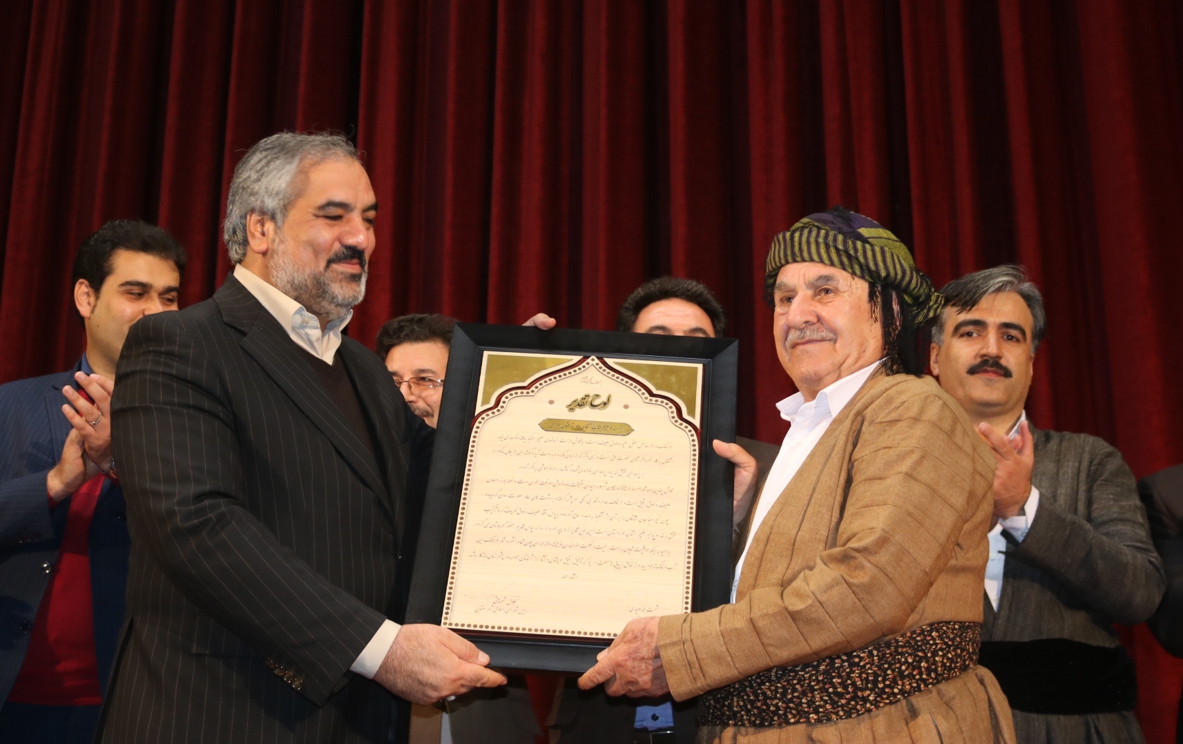 هورامان در حنجـــره عثمان هورامی موج می‌زند