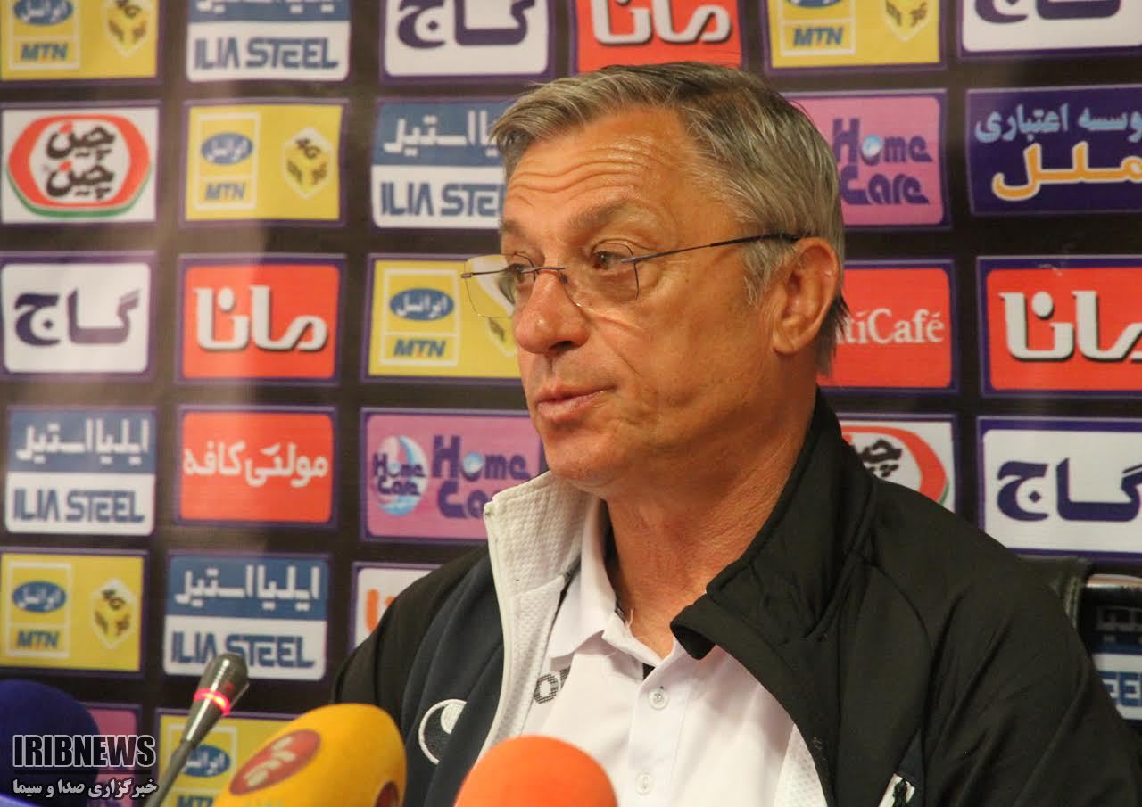 سرمربی سپاهان: متاسفم که لیگ را با شکست به پایان رساندیم