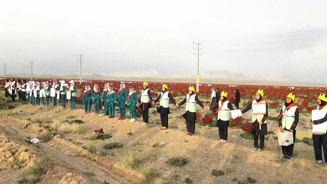 زنجیره دانش آموزی برای حفظ دشت دیواس درشهربابک زنجیره دانش آموزی برای حفظ دشت دیواس درشهربابک