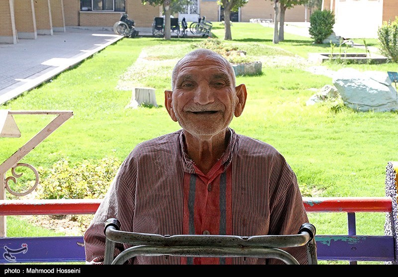 یک ایستگاه مانده به بهشت / گزارشی از زندگی در همسایگی قبرفروش‌های تهران