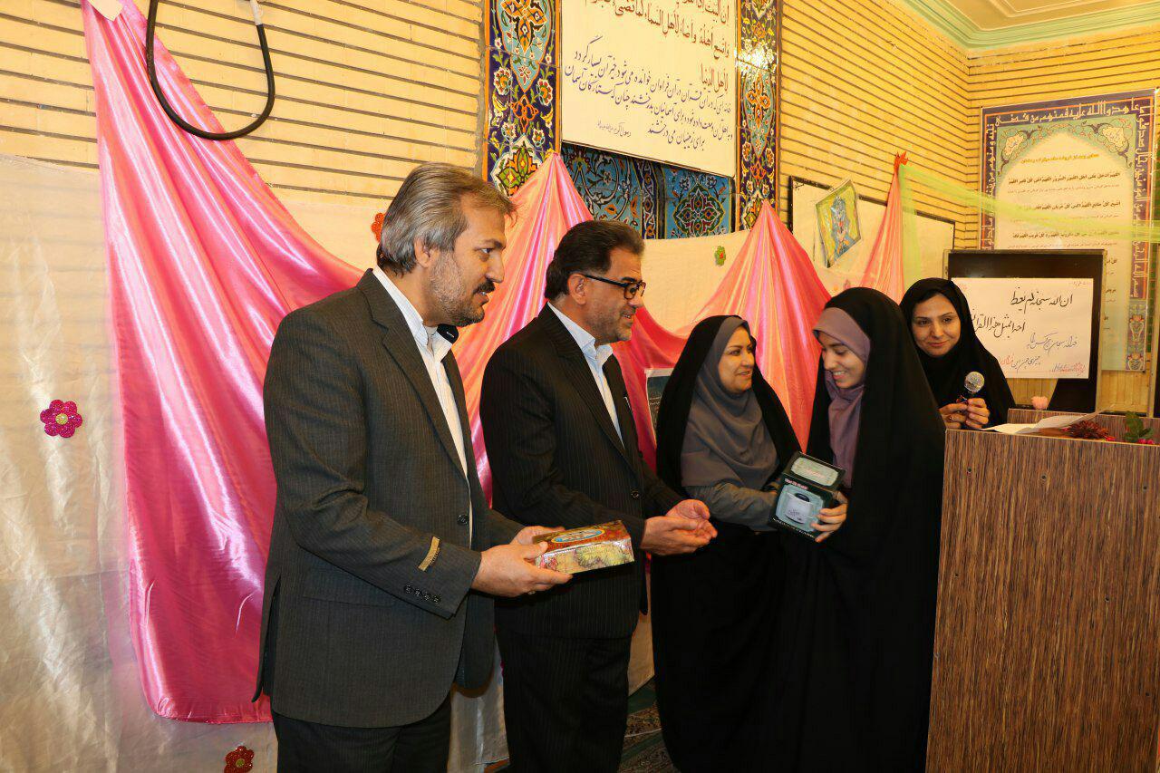 تجلیل از دانش آموزان فعال قرآنی در گچساران