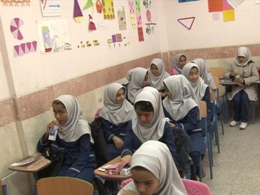 توزیع سبد غذایی متبرک رضوی در دهستان ساق شهرستان زاوه