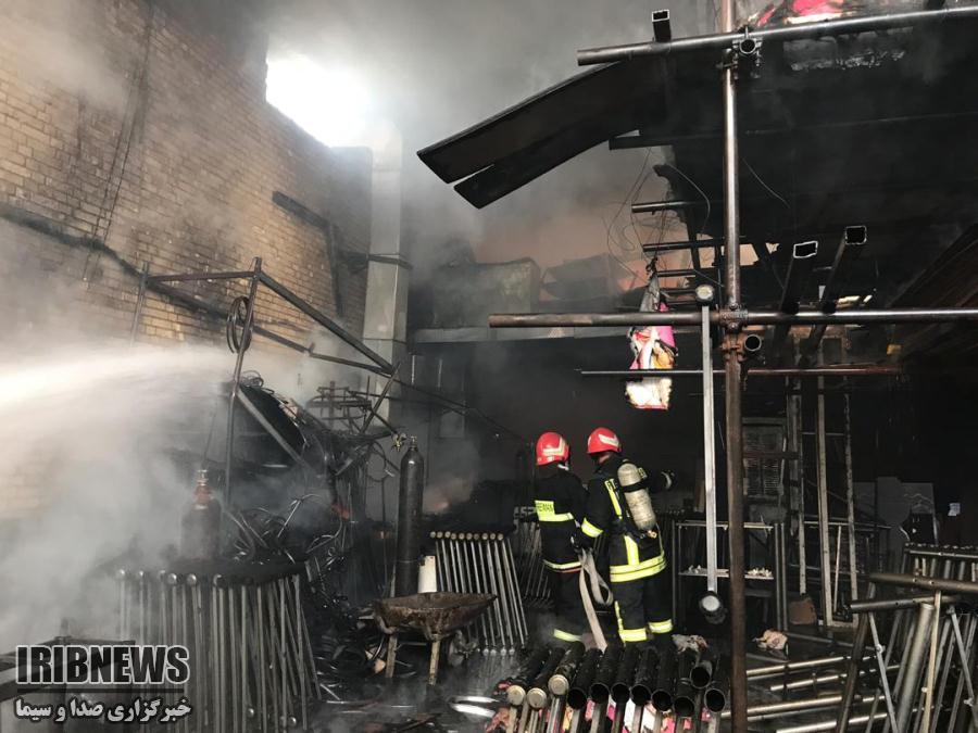 مهار آتش سوزی در کارگاه تولید تخت و ام دی اف مهار آتش سوزی در کارگاه تولید تخت و ام دی اف