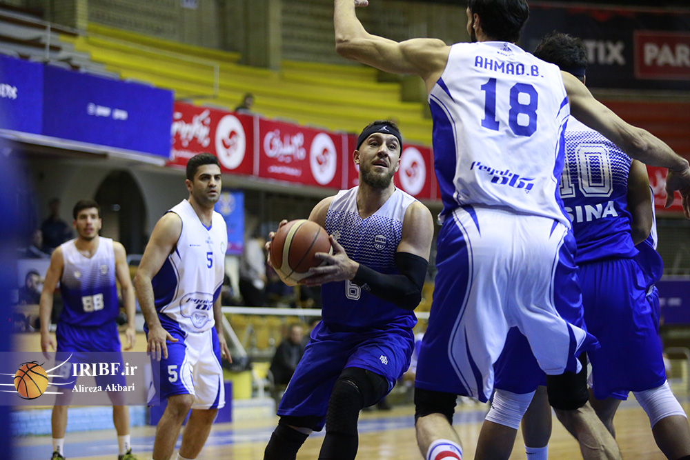 پگاه برنده دو وقت اضافه مقابل آویژه