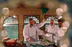 مضجع شریف امام رضا (ع) غبارروبی شد مضجع شریف امام رضا (ع) غبارروبی شد