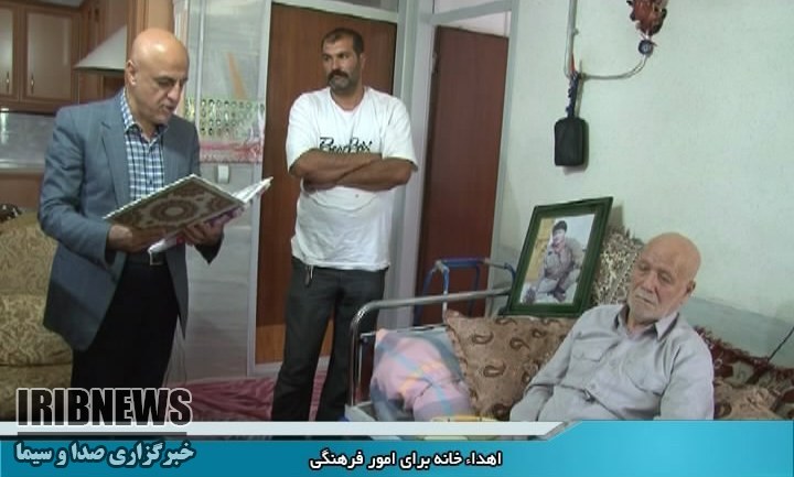 پدر شهید خانه خود را به اداره میراث فرهنگی آبیک اهدا کرد + فیلم