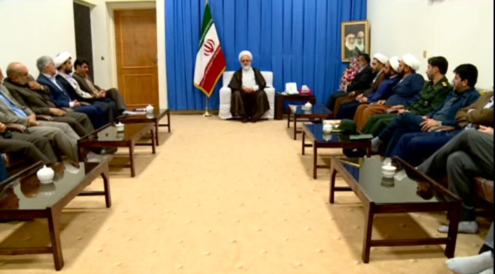 اقامه نماز عيد سعيد فطر در مصلي بزرگ امام خميني(ره) شهر ايلام