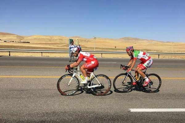 حسین ناطق قهرمان مسابقات دوچرخه سواری دو نور