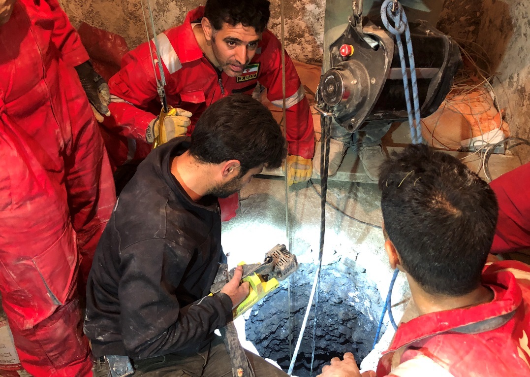 عملیات نجات مغنی گرفتار در چاه
