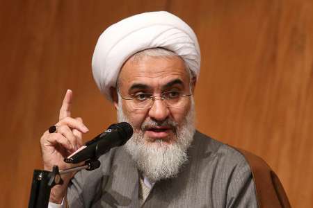 پاسداران نور چشم مردم و مستضعفین عالم هستند