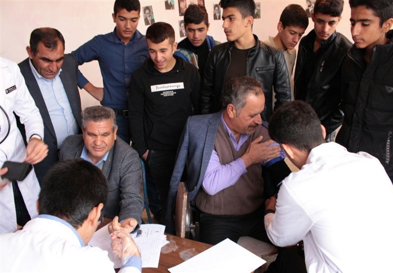 اعزام گروه پزشکان بسیجی اصفهان به روستاهای سیل زده الیگودرز