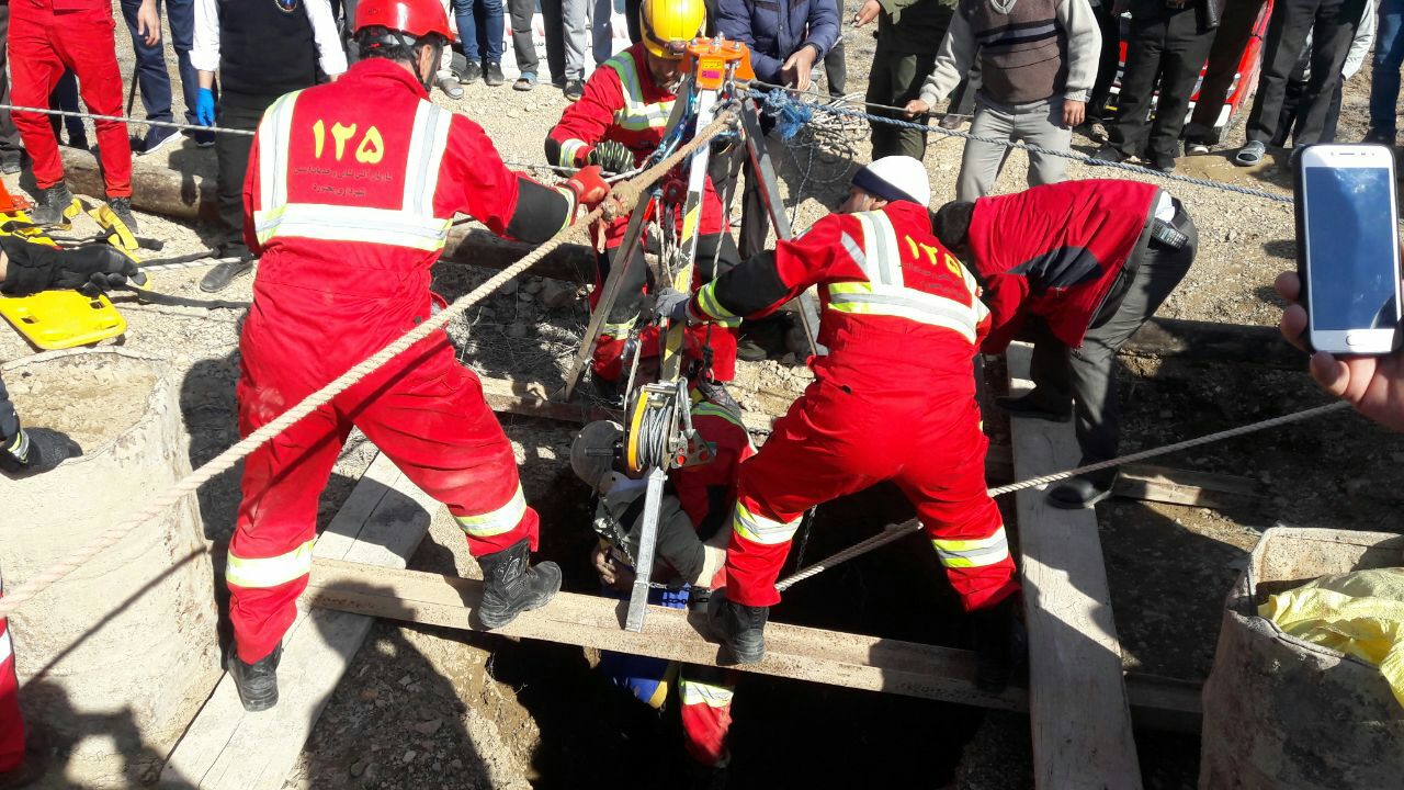 نجات چاه کن ۵۰ ساله از چاه ۳۰ متری در شوقان نجات چاه کن ۵۰ ساله از چاه ۳۰ متری در شوقان