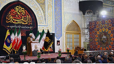 قدردانی زائران حرم مطهر رضوی از پاسخ غرورآفرین سپاه با تجمع در رواق امام خمینی