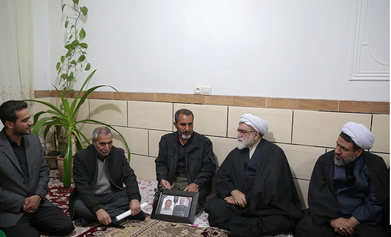 دعوت از خانواده شهید حادثه سقوط هواپیما برای حضور در مراسم غبار روبی حرم رضوی