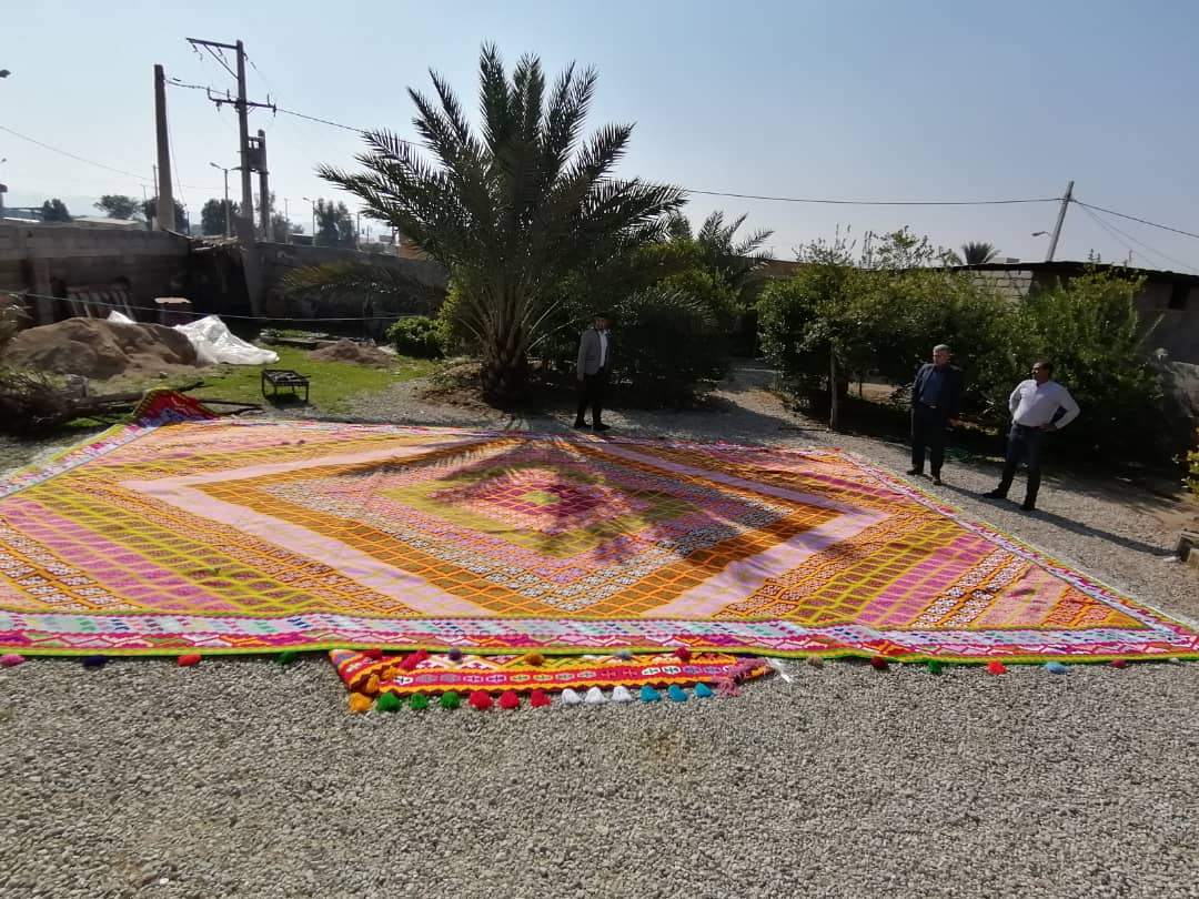بافت گلیم ۶۰ متری در شهرستان قیر و کارزین بافت گلیم ۶۰ متری در شهرستان قیر و کارزین