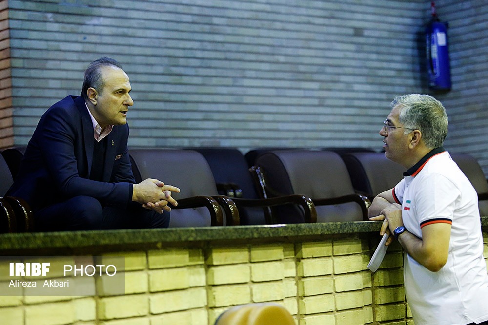 توفارقان برای تغییر سالن ساده انگاری کرد