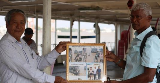 کاپتان کشتی ، برای نجات یک نفر به آب زد کاپتان کشتی ، برای نجات یک نفر به آب زد