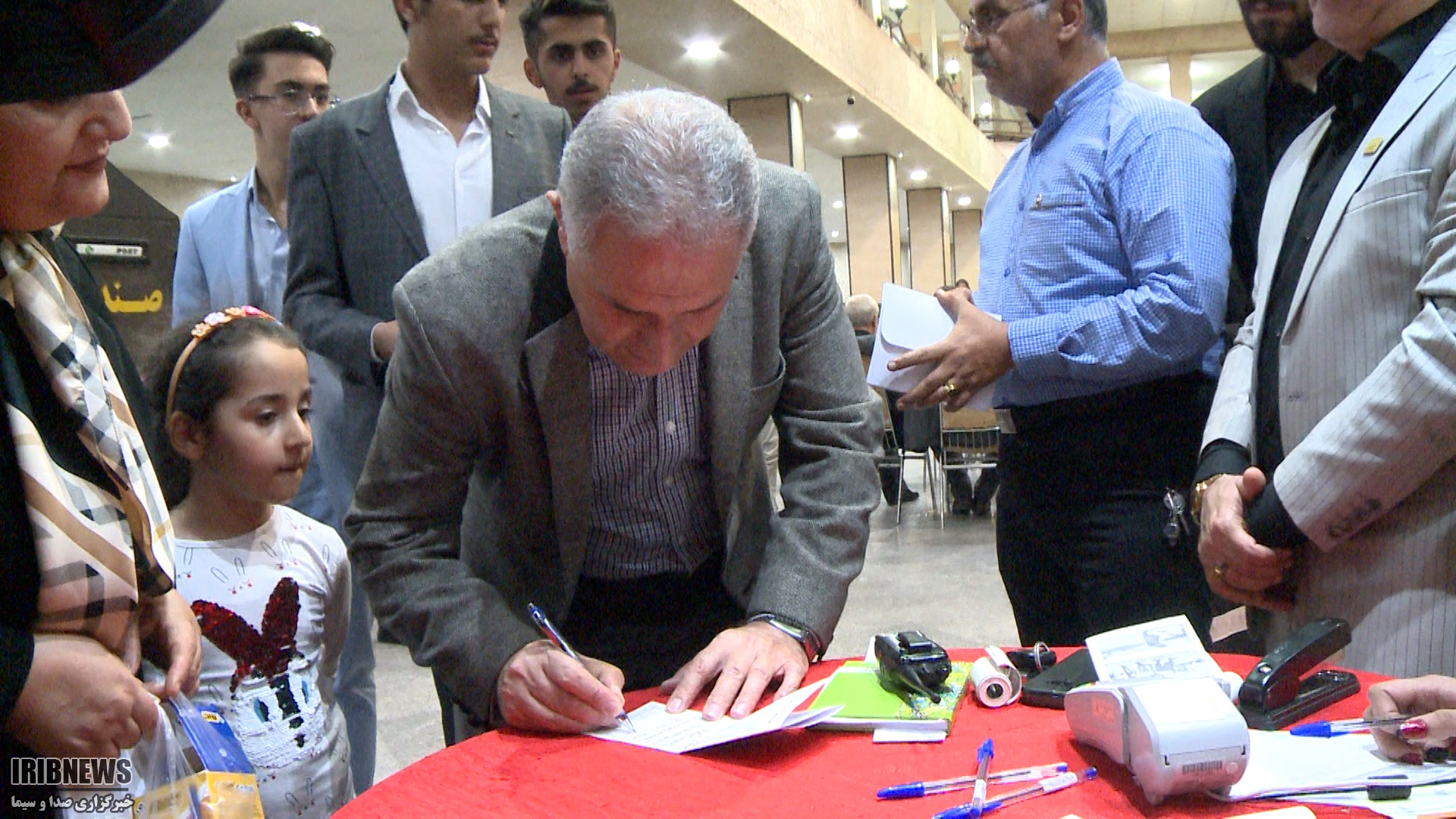 مراسم افطاری خیرین در مهاباد برای کمک به نیازمندان مراسم افطاری خیرین در مهاباد برای کمک به نیازمندان