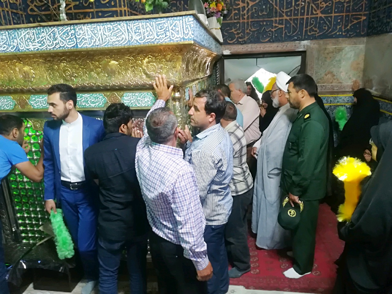 غبارروبی بقعه متبرکه قدمگاه رضوی