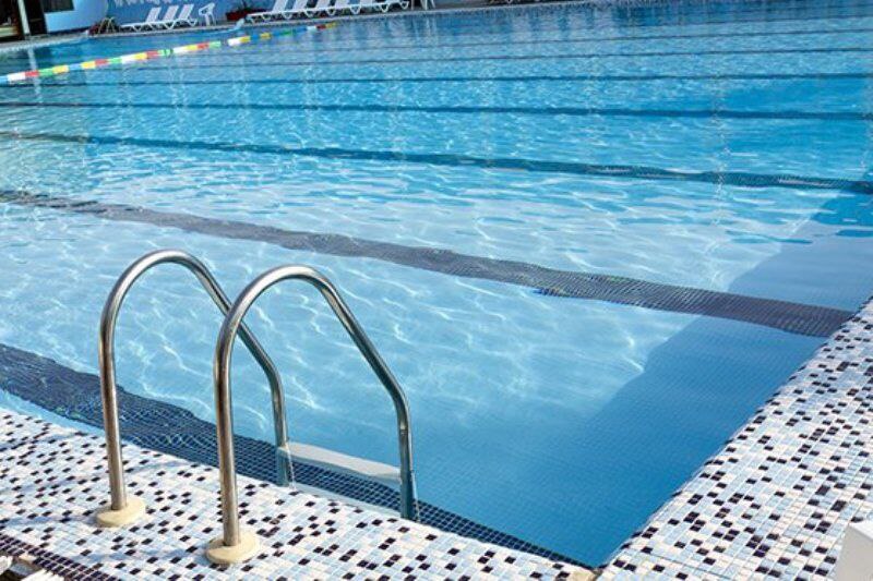 مسمومیت ۳۰ نفر در استخر کوثر قروه