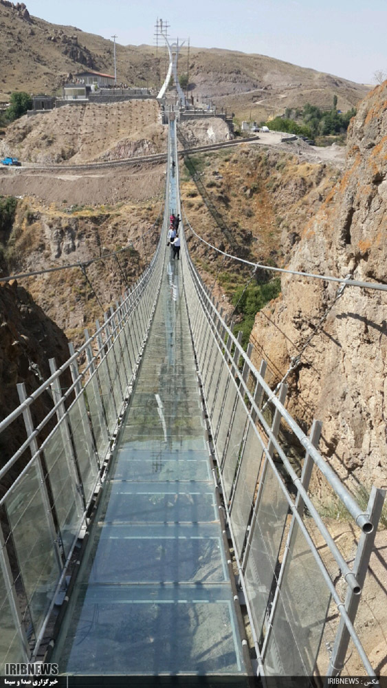 تحول گردشگری «هیر» با نخستین پل شیشه ای قوسی شکل جهان