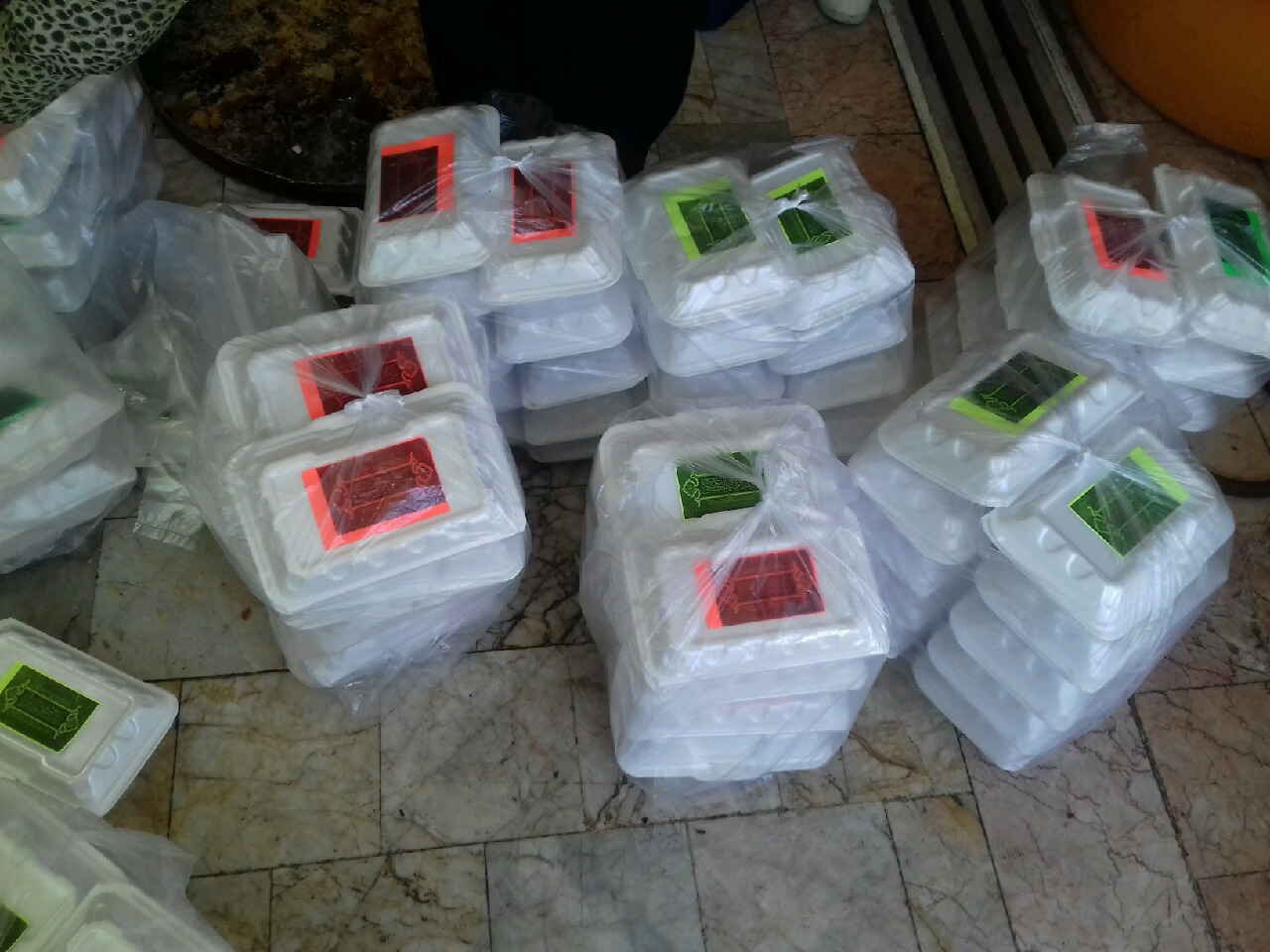 توزیع 250 وعده غذای گرم در فرهادگرد