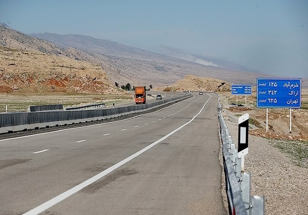 آزاد راهی که مردم را به سوی جاده مرگ می برد