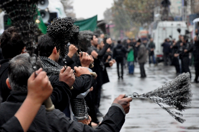 این چه شوری است که در خلق عالم است ...