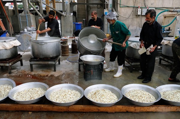 در اشتیاف خدمت به زوار حسینی