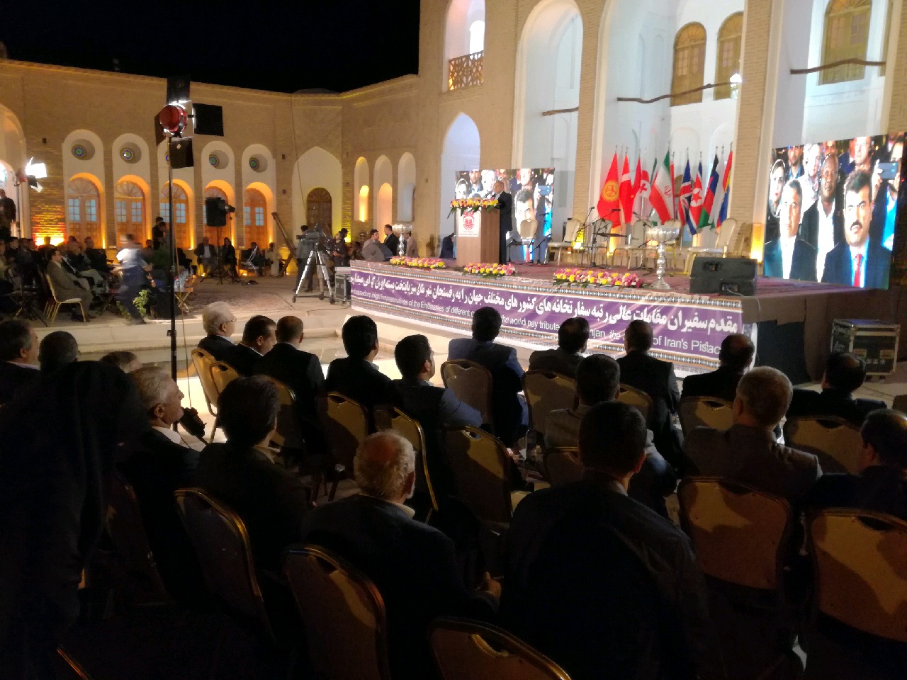 حمایت دیپلماسی اقتصادی از توسعه صادرات پسته