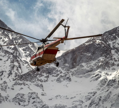 نجات ۲ خانواده عشایری گرفتار در برف نجات ۲ خانواده عشایری گرفتار در برف