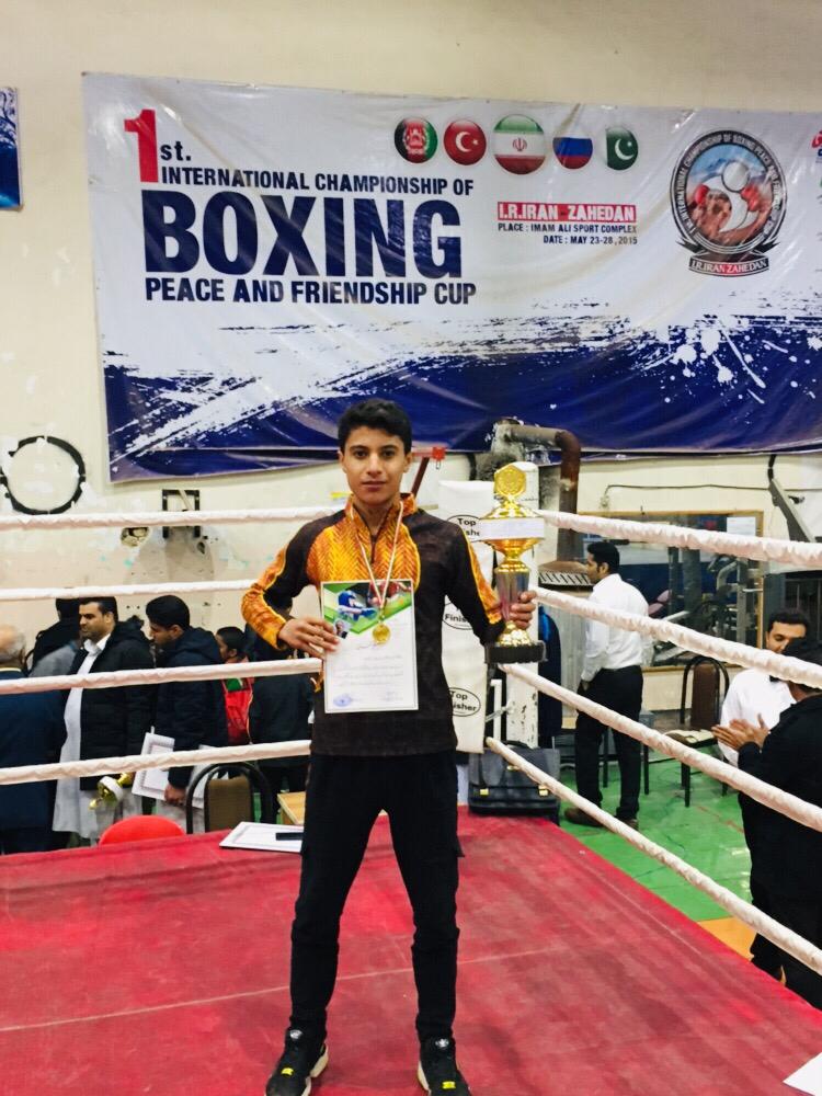 نماینده قیروکارزین قهرمان مسابقات بوکس نوجوانان شرق کشور