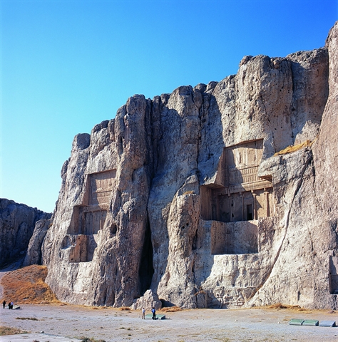 جلوگیری از حفر چاه در حریم درجهیک نقش رستم جلوگیری از حفر چاه در حریم درجهیک نقش رستم