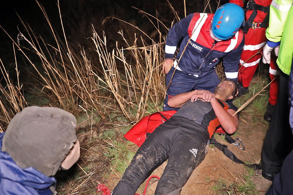 نجات فرد گرفتار از عمق چاه آب در حومه مشهد با تلاش آتش نشانان نجات فرد گرفتار از عمق چاه آب در حومه مشهد با تلاش آتش نشانان