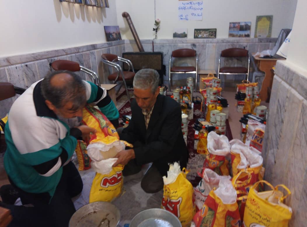 توزیع 115 سبدموادغذایی بین افراد  کم برخوردار در نیشابور