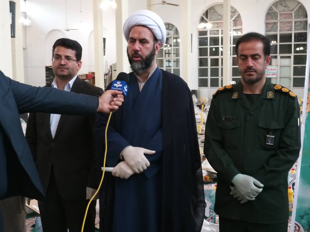 توزیع غذای گرم و سبد کالا در آستارا