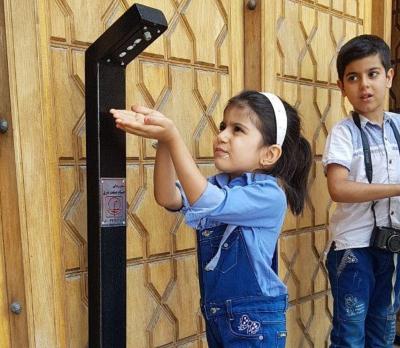 نصب دستگاههای ضد عفونی کننده ویژه گردشگران در بناهای تاریخی اصفهان