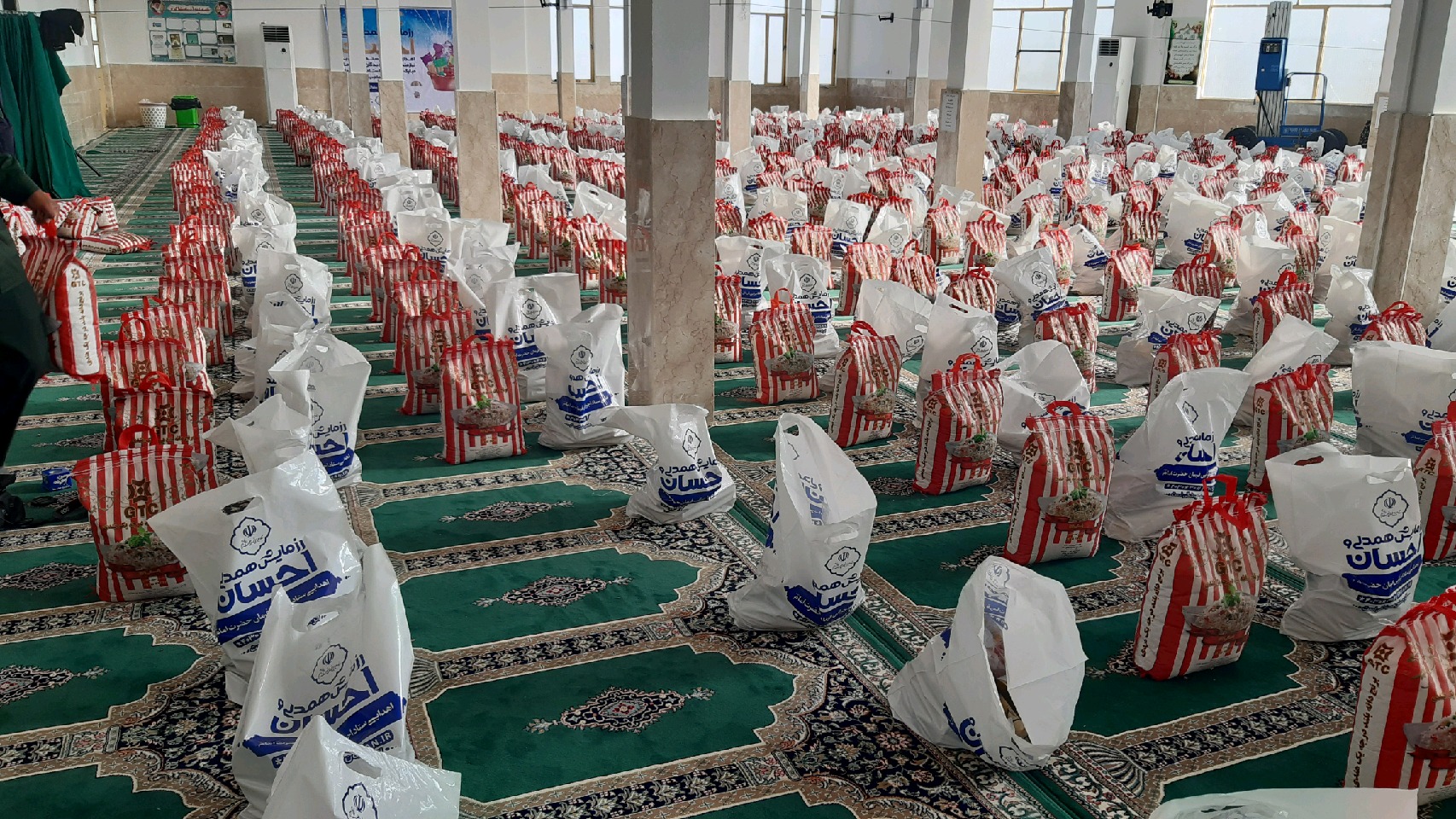 توزیع 8 هزار بسته کمک های مومنانه در بشاگرد