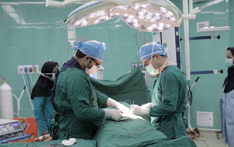عمل جراحی ۵ ساعته برای نجات یک جوان ۳۲ ساله عمل جراحی ۵ ساعته برای نجات یک جوان ۳۲ ساله