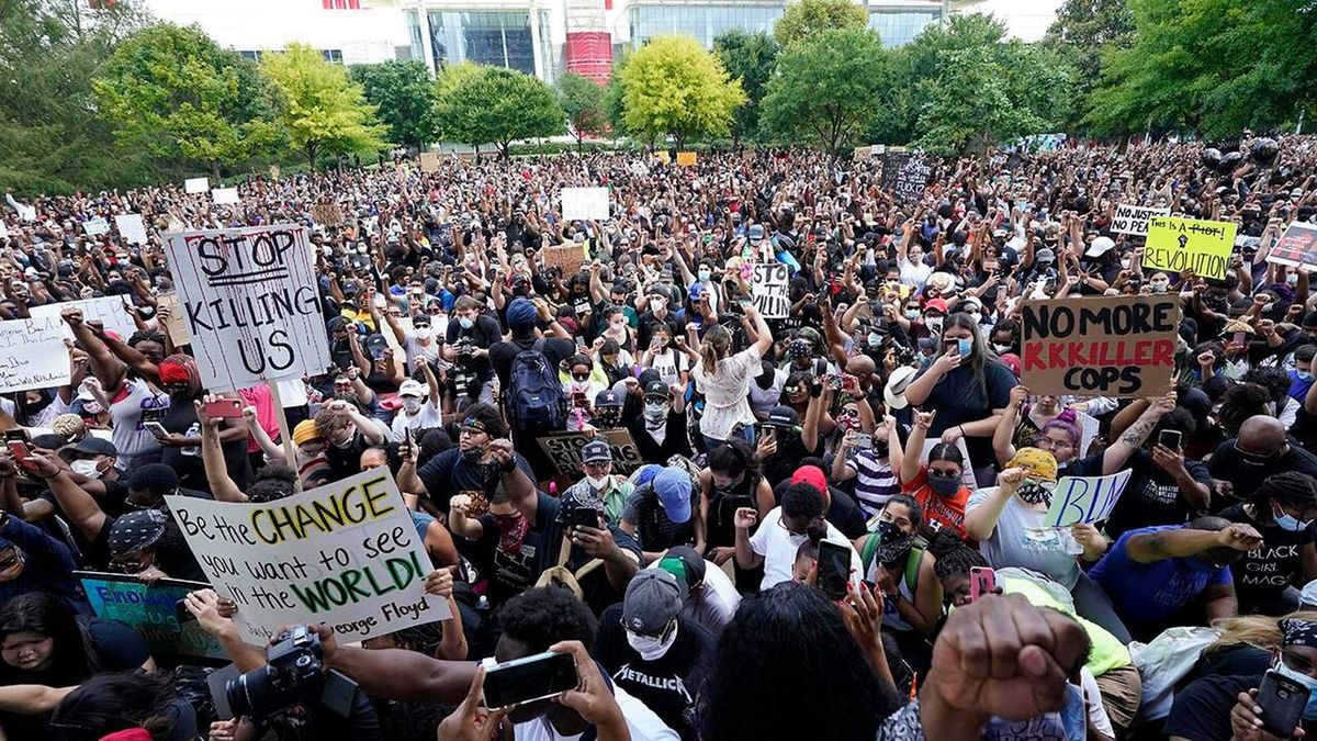 نظامی گری آمریکا مصرف داخلی دارد نظامی گری آمریکا مصرف داخلی دارد