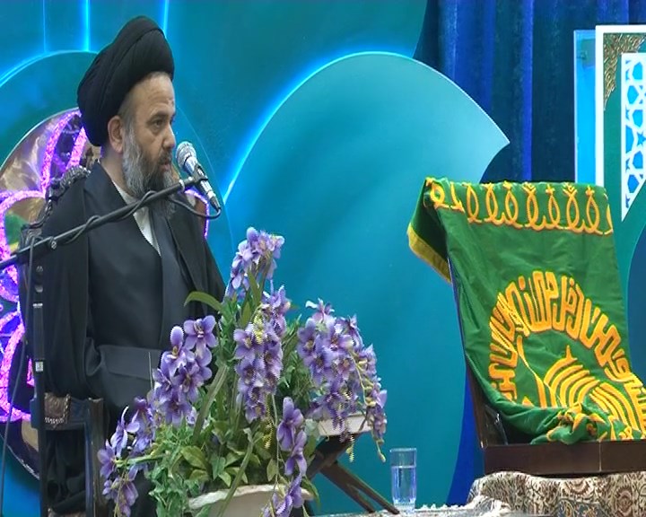 تجلیل از ۲۰ دختر دانش آموز و خانوادههای شهدای مدافع سلامت، امنیت و حرم تجلیل از ۲۰ دختر دانش آموز و خانوادههای شهدای مدافع سلامت، امنیت و حرم