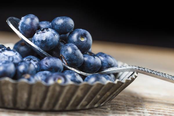 رنگ آميزي تخم مرغ با رنگ های خوراکی و طبیعی رنگ آميزي تخم مرغ با رنگ های خوراکی و طبیعی