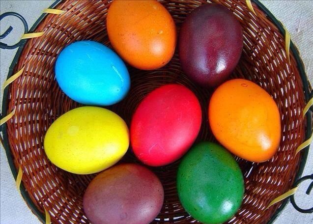 رنگ آميزي تخم مرغ با رنگ های خوراکی و طبیعی رنگ آميزي تخم مرغ با رنگ های خوراکی و طبیعی