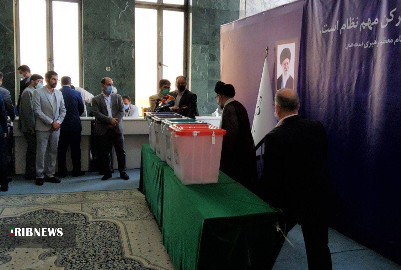 حضور مقامات لشکری و کشوری در انتخابات ۱۴۰۰ حضور مقامات لشکری و کشوری در انتخابات ۱۴۰۰