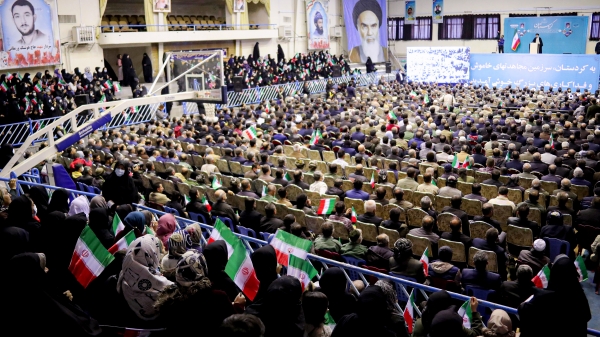 دشمن بداند از مسیر پیشرفت باز نمی‌گردیم